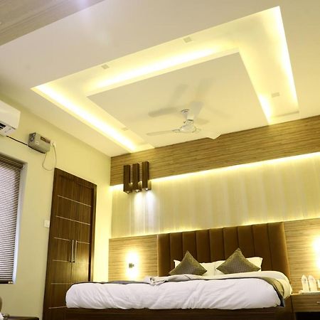 Hotel Santoor バラナシ エクステリア 写真