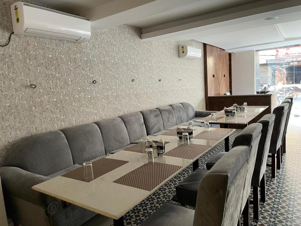 Hotel Santoor バラナシ エクステリア 写真