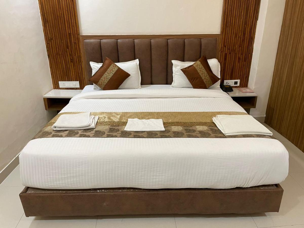 Hotel Santoor バラナシ エクステリア 写真