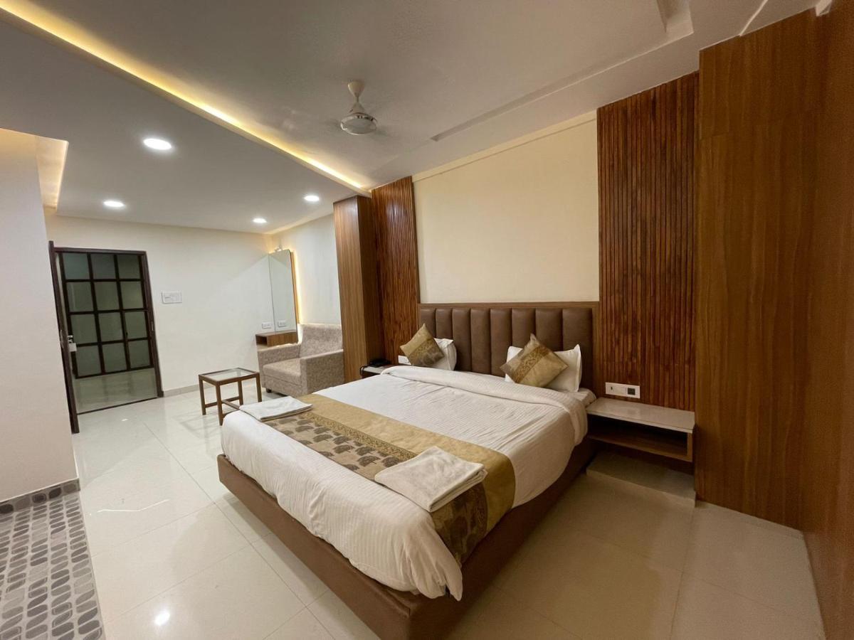 Hotel Santoor バラナシ エクステリア 写真
