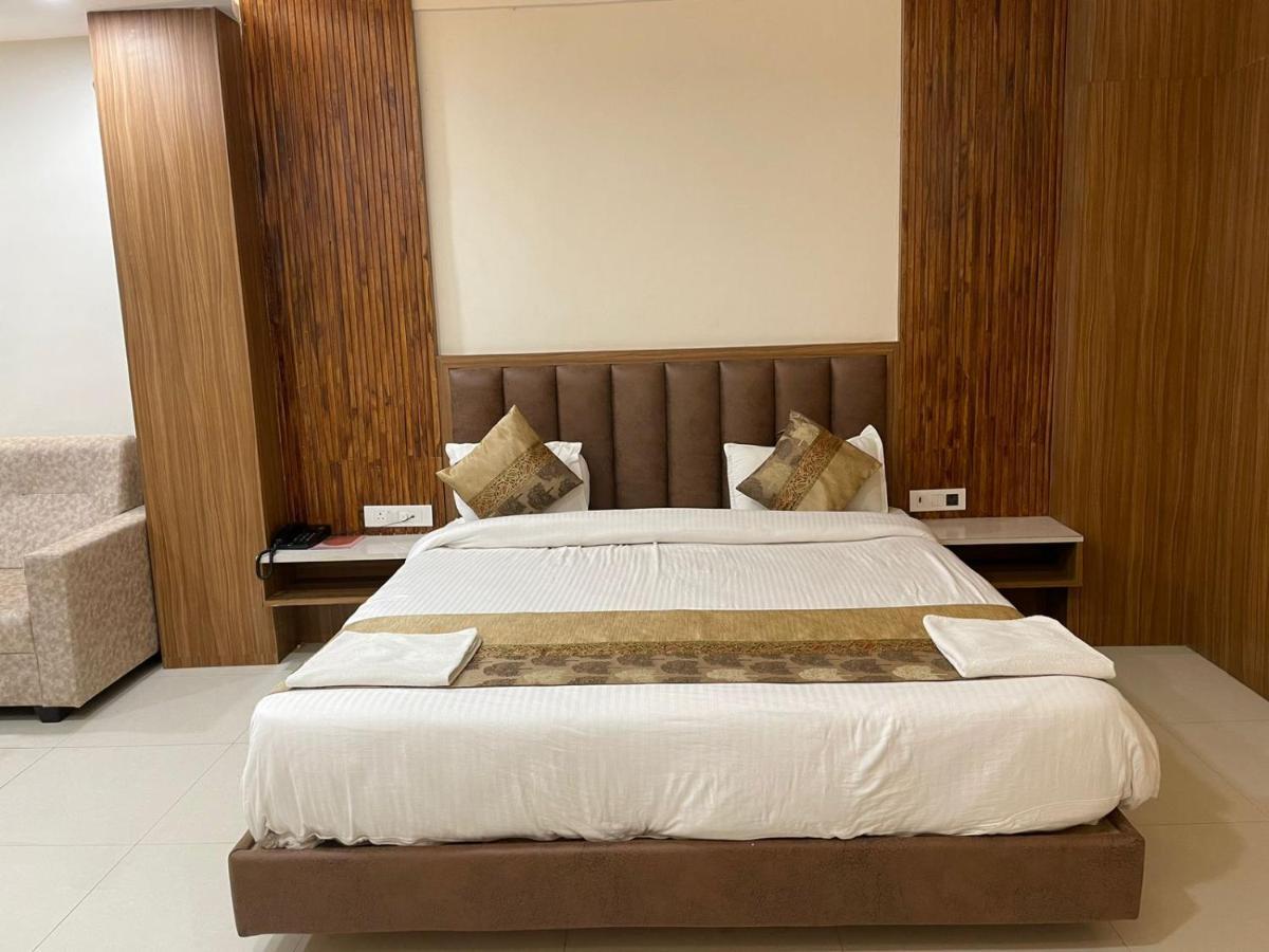 Hotel Santoor バラナシ エクステリア 写真