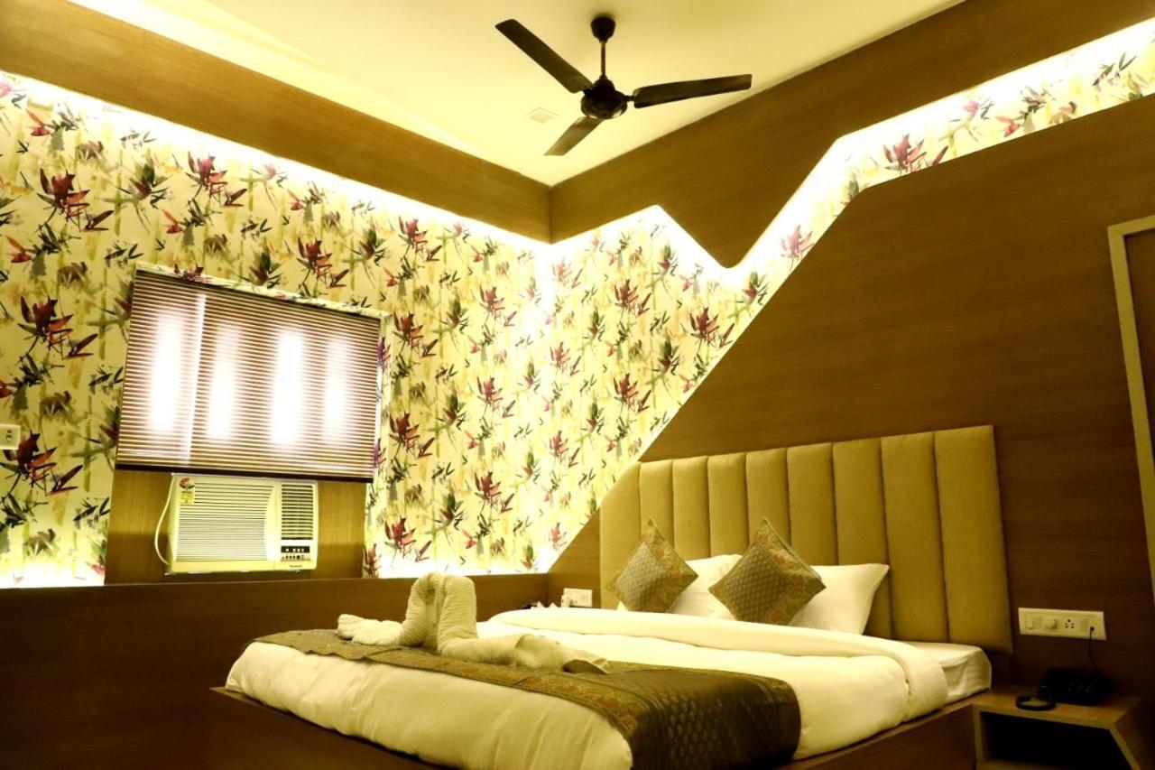 Hotel Santoor バラナシ エクステリア 写真