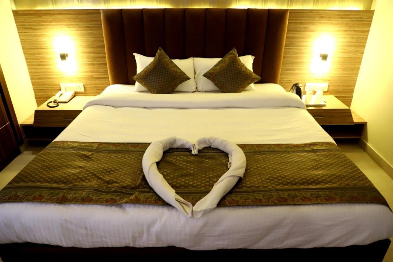 Hotel Santoor バラナシ エクステリア 写真