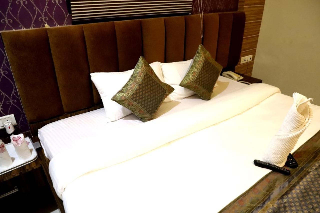 Hotel Santoor バラナシ エクステリア 写真